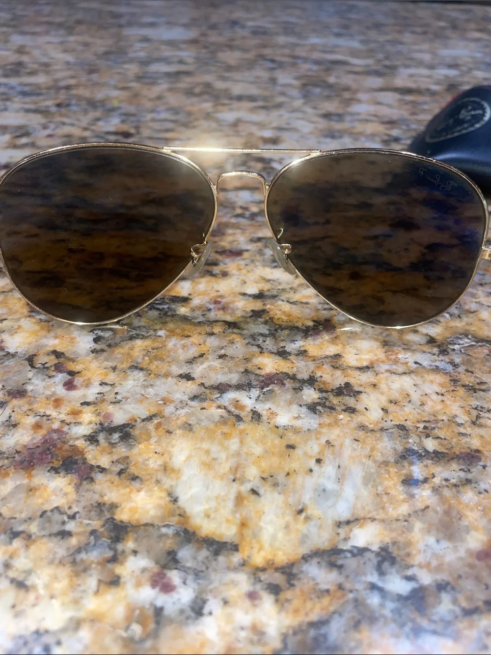 Ray-Ban Men’s Aviator Sunglasses- polarized- Gold Frame with Traditional Lenses